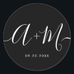 Minimalistisches Mongram Script für das benutzerde Runder Aufkleber<br><div class="desc">Erhöhen Sie Ihre Hochzeitdetails mit dem Minimalistischen Monogram Script Custom Wedding Date Sticker weißen Text auf schwarz. Dieser elegante und personalisierte Aufkleber fügt Ihrem Hochzeitsgeschenk eine Touch von Eleganz hinzu, sodass Sie Ihr Mono- und Hochzeitsdatum auf einfache, aber wirkungsvolle Weise präsentieren können. Der Aufkleber zeichnet sich durch ein minimalistisches Skriptdesign...</div>
