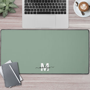 Minimalistisches Monogramm für Sage Green Schreibtischunterlage