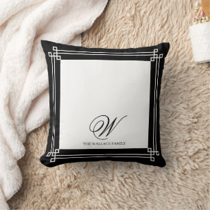 Minimalistisches Monogramm in Schwarz und Weiß Kissen