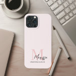 Minimalistisches Monogramm Initial- und Namenspate Case-Mate iPhone Hülle<br><div class="desc">Schützen Sie Ihr Handy stilvoll mit unserem Minimalistischen Monogram Initial & Name Pastel Pink iPhone Case. Dieses elegante Gehäuse zeichnet sich durch ein schlankes Design aus, das mit dem Original und dem Namen personalisiert ist, und das Set vor einem weichen pastellrosa Hintergrund. Aus hochwertigen, langlebigen Materialien gefertigt, bietet es einen...</div>