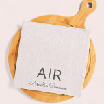 Minimalistisches Monogramm Initial- und Namenspate Geschirrtuch<br><div class="desc">Fügen Sie Ihrer Küche eine Touch Eleganz mit unserem Personalisierten Pastel Pink Monogram Küchentuch hinzu. Dieses stilvolle Küchentuch in Pastellrosa kombiniert Funktionalität mit einem persönlichen Flair. Freuen Sie sich auf ein elegantes, pastellrosa Design mit Ihrem persönlichen Namen. Aus hochwertigem, absorbierendem Stoff gefertigt, eignet es sich hervorragend zum Trocknen von Geschirr,...</div>