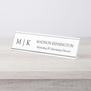 Minimalistisches Monogramm oder Logo hinzufügen Schreibtischnamensplakette