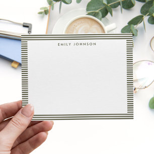 Minimalistisches Oliven Grün Streifen Monogramm Mitteilungskarte