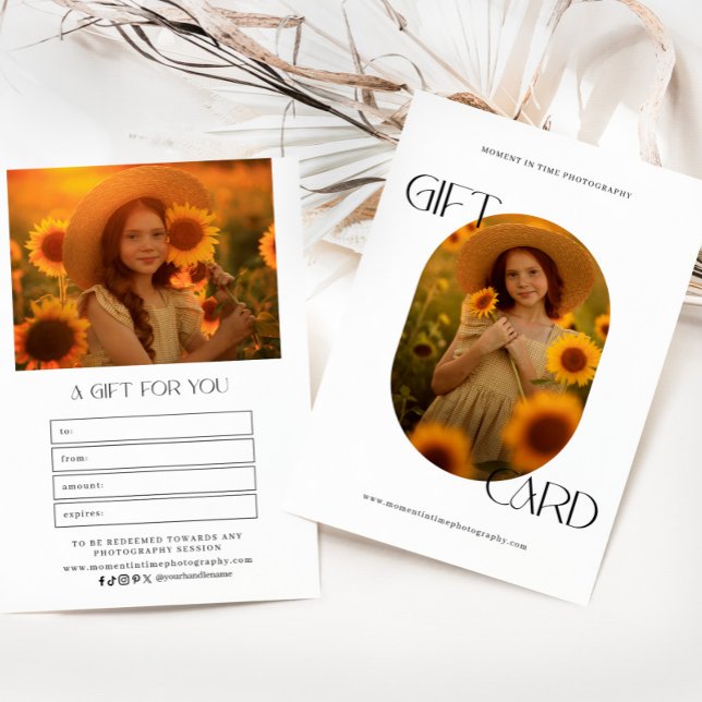 Minimalistisches Oval-Foto-Geschenkgutschein (Von Creator hochgeladen)