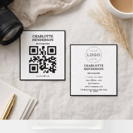Minimalistisches QR-Code professionelles Design Quadratische Visitenkarte