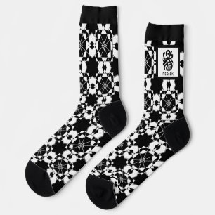 Minimalistisches Retro-Karamuster – monochromes De Socken