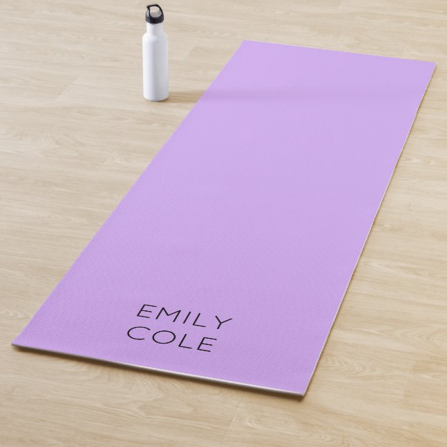 Minimalistisches, sauberes und lila yogamatte (Beispiel)