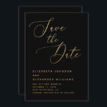 Minimalistisches Schwarz/Gold-Script | Feierliche Save The Date<br><div class="desc">Set einen stilvollen Ton mit dieser formalen und minimalistischen Save the Date Karte. Das elegante, goldfarbene Drehbuch auf schwarzem Hintergrund überzeugt durch seine Eleganz und eignet sich hervorragend für Hochzeitsfeiern mit schwarzer Krawatte, Abend oder Luxus. Der bedruckte Goldeffekt sorgt für einen glamourösen Kontrast und bleibe praktisch und erschwinglich - es...</div>