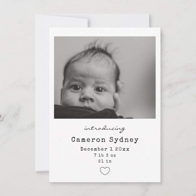 Minimalistisches Schwarz-Weiß-Baby-Foto Geburt Ankündigung (Vorderseite)