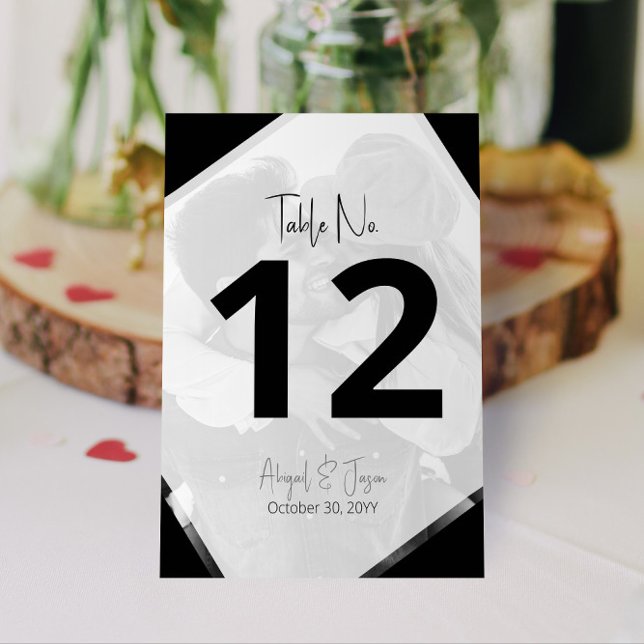 Minimalistisches Schwarz-Weiß-Foto für Lässige Hoc Tischnummer (Modern Casual Wedding Table Number with Minimalist Geometric Design | Personalize on Screen!)