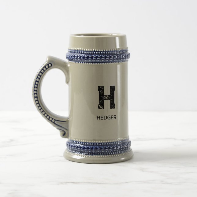 MINIMALISTISCHES SCHWARZES EIN-BUCHSTABEN-MONOGRAM BIERGLAS (Links)