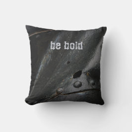 Minimalistisches schwarzes Metall im Loft-Stil Kissen