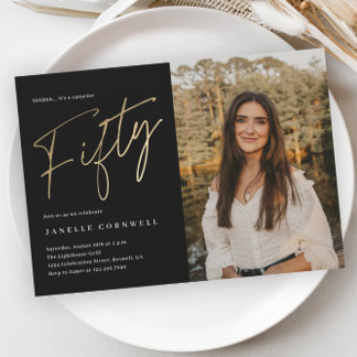 Minimalistisches Script Black und Gold 50. Geburts Einladung