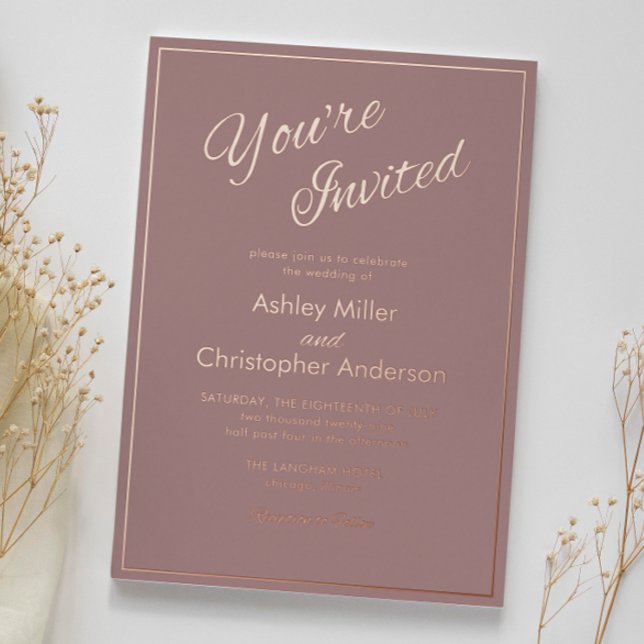 Minimalistisches Script Dusty Rose Wedding Folieneinladung (Von Creator hochgeladen)