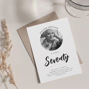 Minimalistisches Script Foto 70. Geburtstag Schwar Einladung