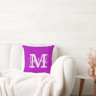 Minimalistisches Script Monogram Name Neon Lila Kissen