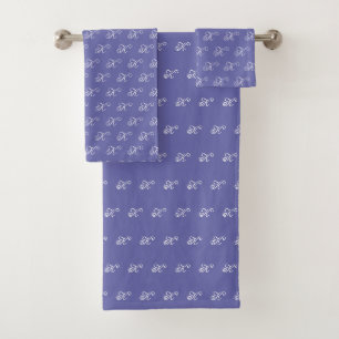 Minimalistisches Script Monogram Periwinkle Blue Badhandtuch Set