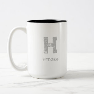 MINIMALISTISCHES SILBERNES EIN-BUCHSTABEN-MONOGRAM ZWEIFARBIGE TASSE