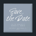 Minimalistisches Skript Dusty Blue Wedding Save th Magnet<br><div class="desc">Minimalistisches Skript staubblaue kalligraphische Hochzeit speichern das Datum Magnet.</div>