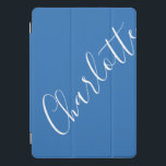 Minimalistisches Skript Personalisierter Name Fran iPad Pro Cover<br><div class="desc">Minimalistischer Script Typografy Name in Französisch Blau und Weiß iPad Fall</div>