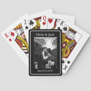 Minimalistisches Spiel eins Schwarz-Weiß-Foto von  Spielkarten