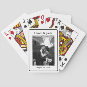 Minimalistisches Spiel eins Schwarz-Weiß-Foto von Spielkarten