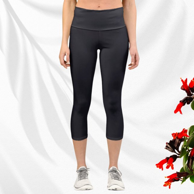 Minimalistisches Steinkohleschwarz Capri Leggings (Von Creator hochgeladen)