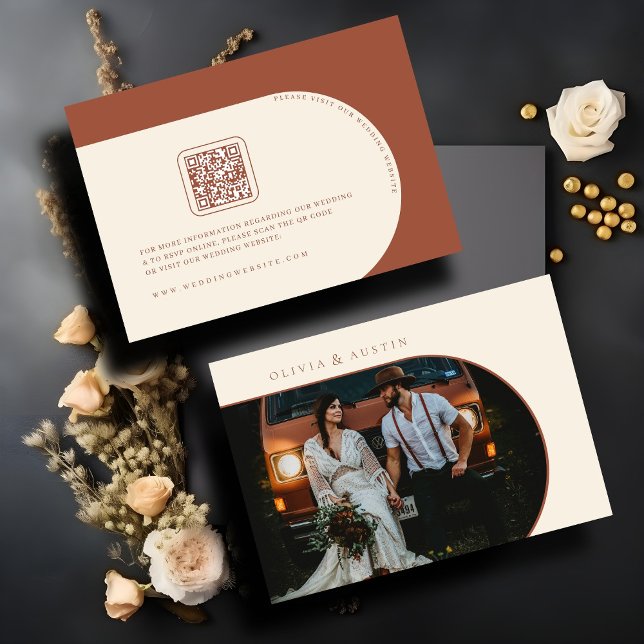 Minimalistisches Terracotta Arch Foto QR & Wedding Begleitkarte (Von Creator hochgeladen)