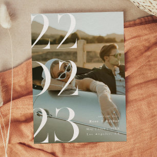 Minimalistisches und schickes Schwarz-Weiß Save th Einladung