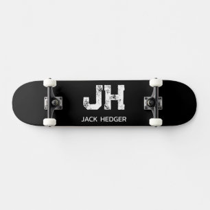 MINIMALISTISCHES WEIßES ZWEI-BUCHSTABEN-MONOGRAMM  SKATEBOARD
