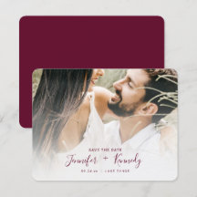 Minimalistisches White Overlay Burgundy Script & F