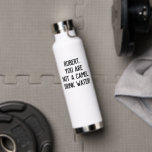 Minimalistisches Zitat Trinkwasser mit einem Namen Trinkflasche<br><div class="desc">Anpassbarer Text,  um Ihre eigene lustige oder Lieblings-Zitat schreiben oder behalten,  um Sie oder Ihre Lieben zu mehr Wasser trinken "Name,  Sie sind kein Kamel. Trinkwasser!"</div>