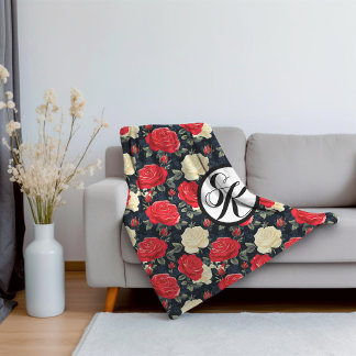 Minimierte Rose und Monogramm Sherpadecke