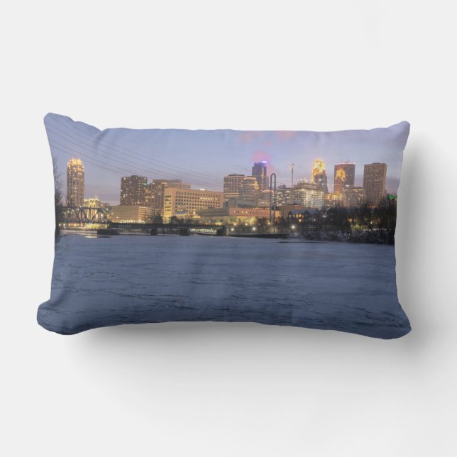 Minneapolis-Skyline und eingefrorener Lenkflugkörp Lendenkissen (Vorderseite)