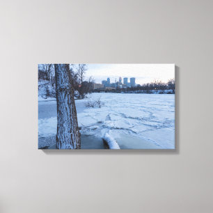 Minneapolis-Skyline und eisgezogener Fluss Leinwanddruck