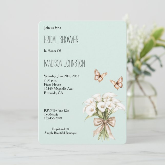 Mint Calla Lilly Floral Butterflies Bridal Shower Einladung (Stehend Vorderseite)