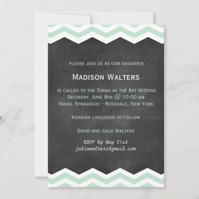 Mint Chevrons auf Chalkboard Bat Mitzvah Einladung (Vorderseite)