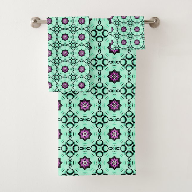 Mint green and purple geometric mandala pattern  badhandtuch set (Insitu)