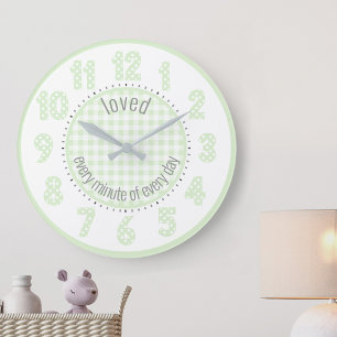 Mint Green Gingham Karo und Polka Dot Numbers Große Wanduhr