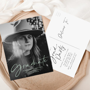 Mint Green Stylish Script Foto Graduation Party Einladungspostkarte