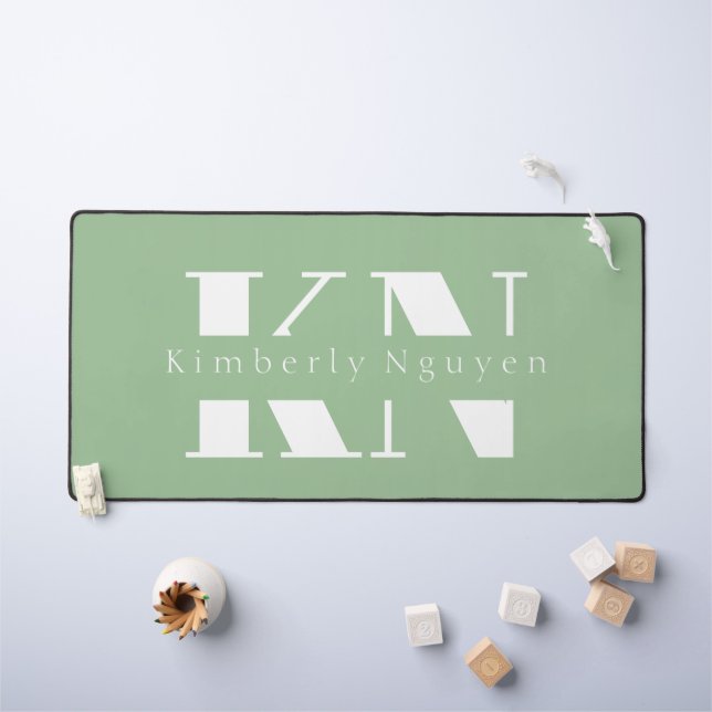 Minze Green Kalligrafy Script Name Schreibtischunterlage (Kindertisch)