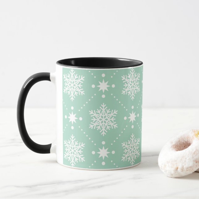 Minze grüne weiße Schneeflocken Weihnachtsmuster Tasse (Mit Donut)