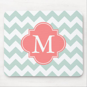 Minze und Korallen Modernes Zickzack Monogramm Mousepad