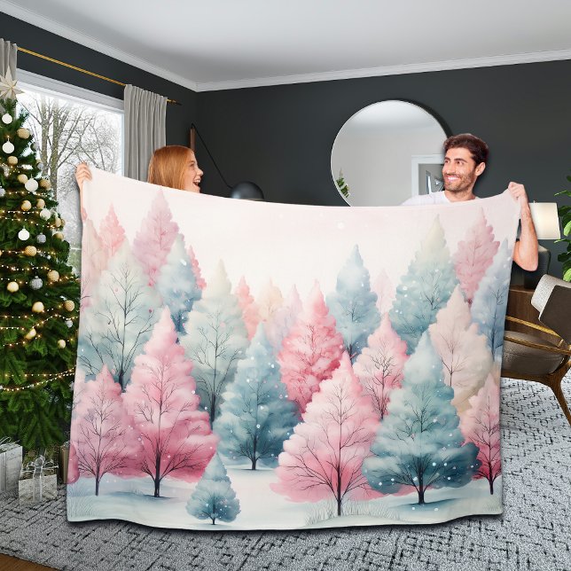 Minze und rosa Tannenbäume Winterlandschaft Fleecedecke (Von Creator hochgeladen)