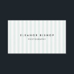 Minze und weiße Pinstripes Muster Moderne Visitenkarte<br><div class="desc">Eine zeitgenössische Visitenkarte mit weißem Minzpinstreifen-Muster. Das vielseitige Design ist perfekt für jedes Geschäft. Andere Farben sind verfügbar.</div>