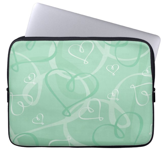 Minzgrünes Herzmuster Laptopschutzhülle (Vorderseite)