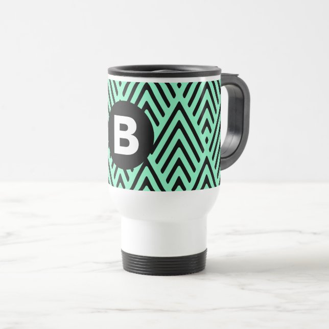 Minzgrünes trendiges Chevron-Muster-Monogramm Reisebecher (VorderseiteRechts)