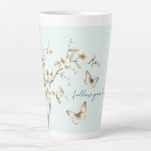 Minzweiße Schmetterlingsblüten Milchtasse