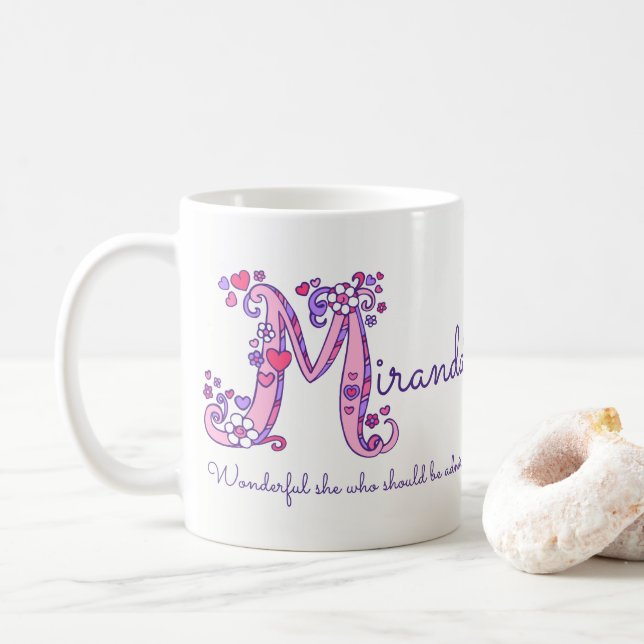 Miranda Name bedeutet Herz-Blume M Monogramm Tasse (Mit Donut)
