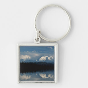 Mirror See-Horizont mit Wald u. Snowy-Bergen Schlüsselanhänger